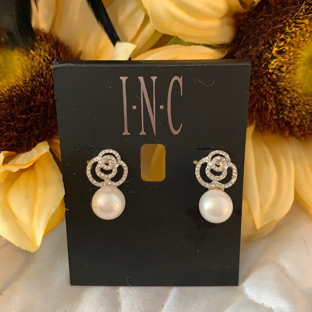NWT! INC Rose & Pearl Earrings